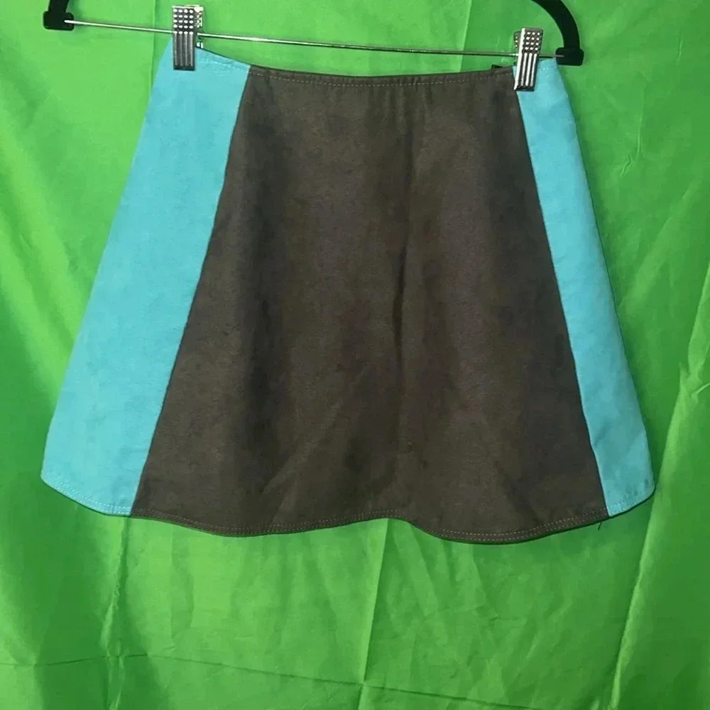 Shown to Scale Skirt size Small